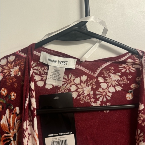 Women's Nine West Floral Bordered Ruana - Picture 6 of 6